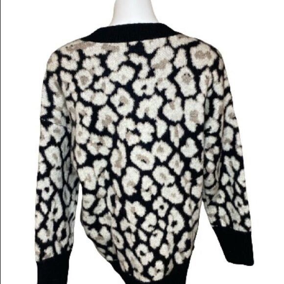 Vince Camuto NWT leopard/ cheetah animal print crew neck sweater size M - Picture 16 of 16